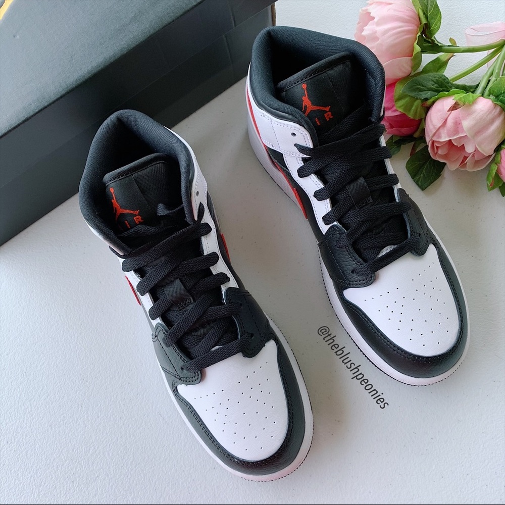 Air Jordan 1 Mid NWT - Picture 4 of 11